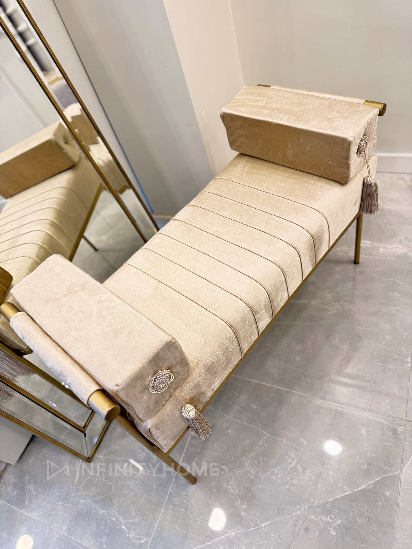 Kollu İpli Püsküllü Puf - Eskitme Gold