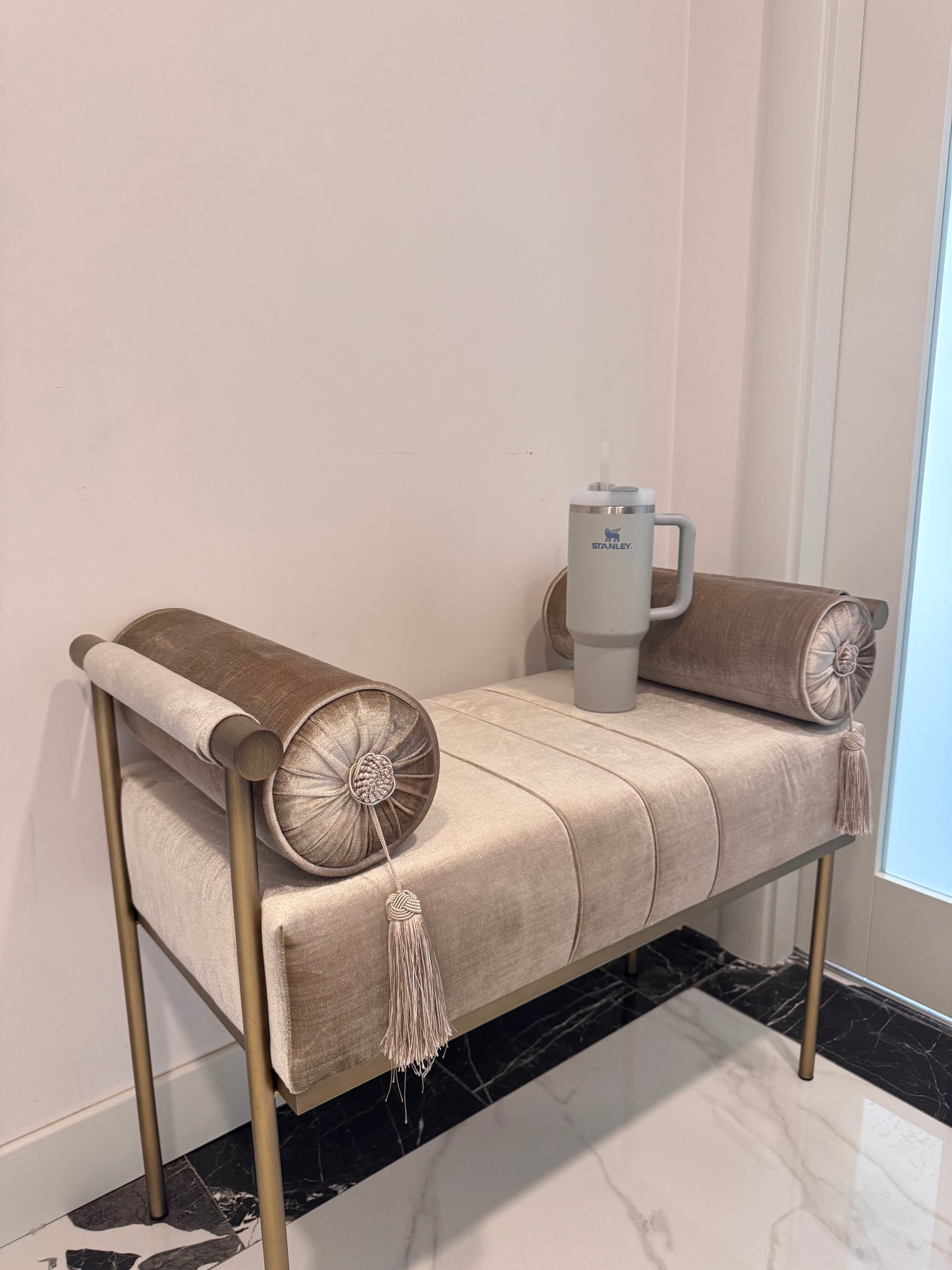 Eskitme Gold Kollu Puf - kirli krem